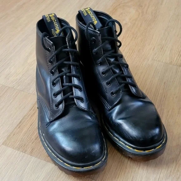 Vintage Dr. Martens 6 Eyelet Boots MIE SOLD SOLD - Picture 1 of 6